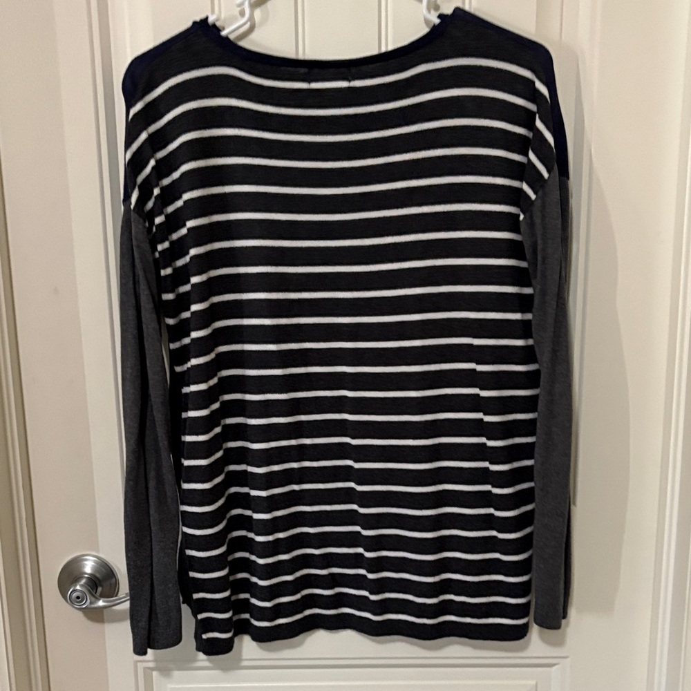 Old Navy Navy and Gray Long Sleeve Top - Picture 8 of 9